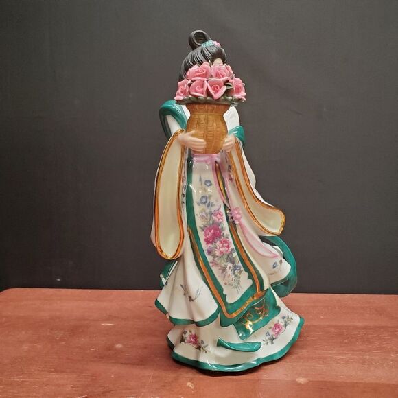 The Danbury Mint The Rose Princess by Lena Liu Porcelain Figurine - Picture 4 of 7
